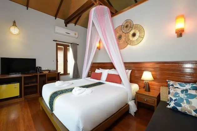 Deluxe Sea View Villa (Second row on beach)