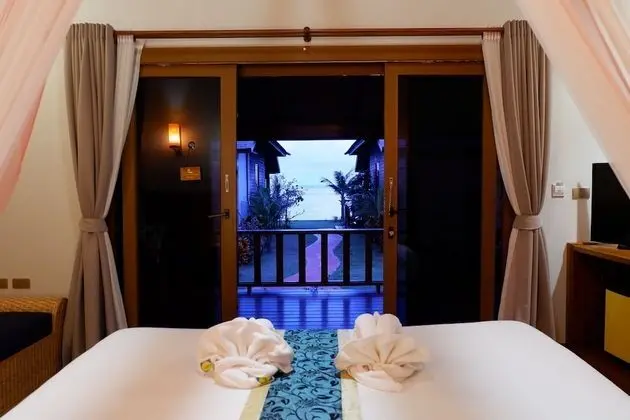 Deluxe Sea View Villa (Second row on beach)