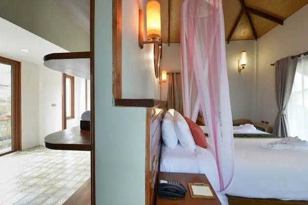 Deluxe Sea View Villa (Second row on beach)