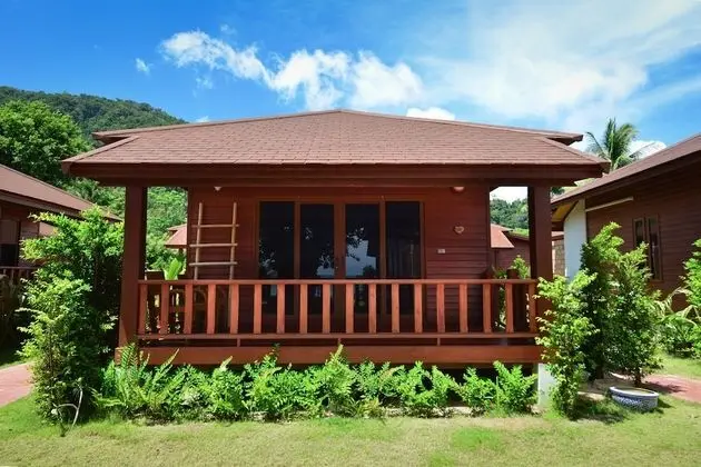 Deluxe Sea View Villa (Second row on beach)