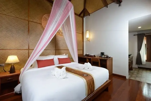 Deluxe Villa (Third row on beach)
