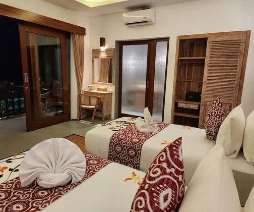Premium Süit, Küvet, Havuz Manzaralı