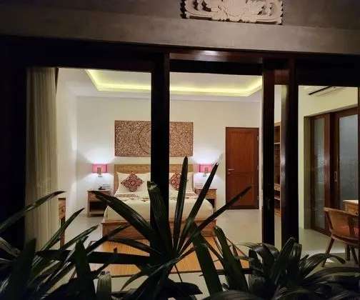Premium Süit, Küvet, Havuz Manzaralı