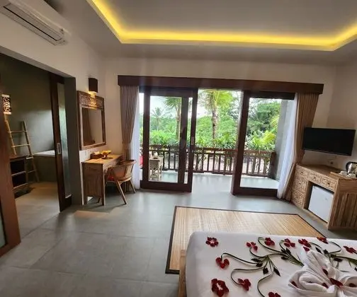 Premium Süit, Küvet, Havuz Manzaralı