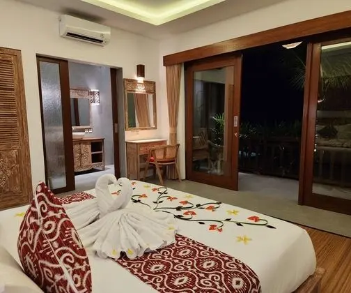 Premium Süit, Küvet, Havuz Manzaralı