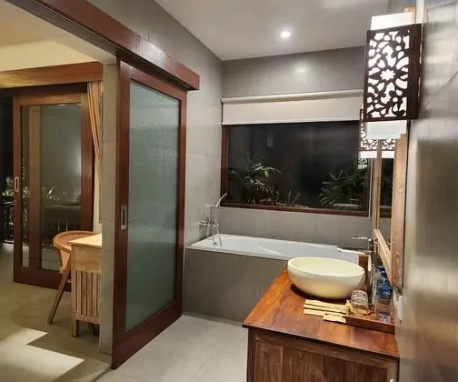 Premium Süit, Küvet, Havuz Manzaralı