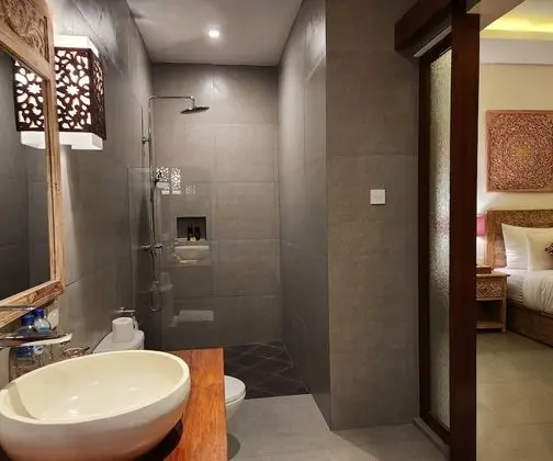 Premium Süit, Küvet, Havuz Manzaralı