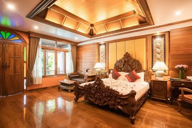 Executive Oda (Pool Access with Jacuzzi and Balcony)