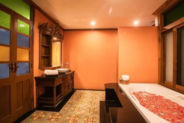 Executive Oda (Pool Access with Jacuzzi and Balcony)