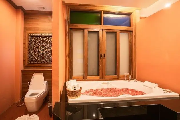 Executive Oda (Pool Access with Jacuzzi and Balcony)