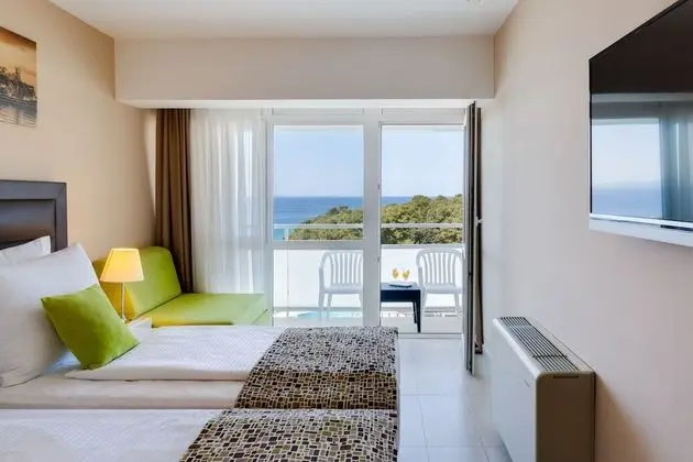 Premium Tek Büyük Yataklı Oda, Balkon, Deniz Manzaralı (2+1)