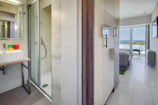 Premium Tek Büyük Yataklı Oda, Balkon, Deniz Manzaralı (2+1)