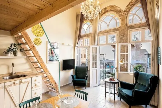 One-Bedroom Apartment with Gallery and Balcony