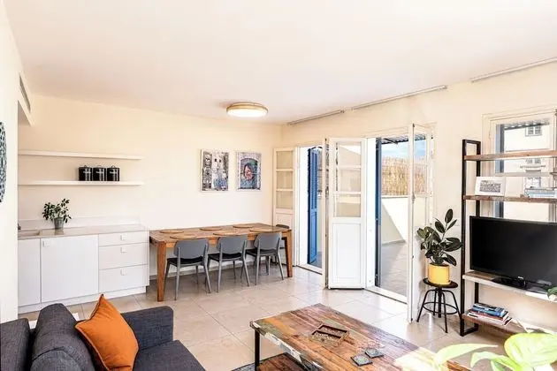 Two-Bedroom Apartment with Terrace and Sea View
