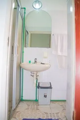Ortak Ranzalı Oda, Sadece erkekler için, Ortak Banyo