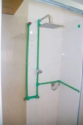 Ortak Ranzalı Oda, Sadece erkekler için, Ortak Banyo