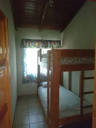 Traditional Ev, Birden Çok Yatak, Göl Manzaralı