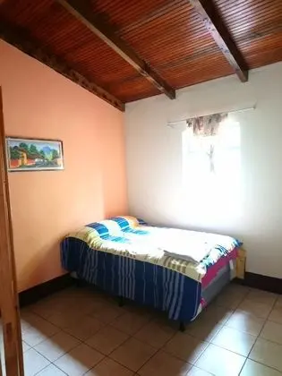 Traditional Ev, Birden Çok Yatak, Göl Manzaralı