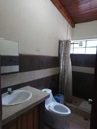 Traditional Ev, Birden Çok Yatak, Göl Manzaralı