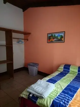 Traditional Ev, Birden Çok Yatak, Göl Manzaralı