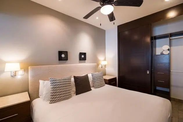 2 Bed Street/Partial Ocean View Suite