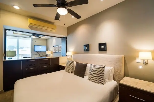 2 Bed Street/Partial Ocean View Suite