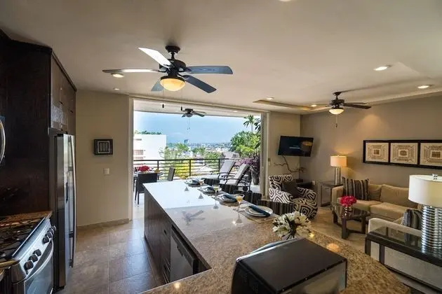 2 Bed Street/Partial Ocean View Suite