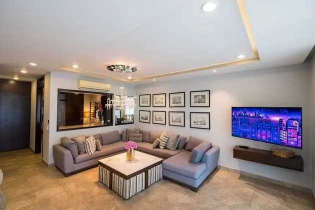 2 Bed Street/Partial Ocean View Suite