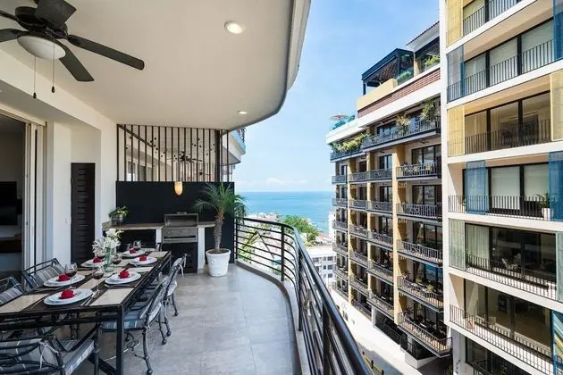 2 Bed Street/Partial Ocean View Suite