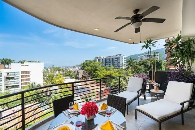 2 Bed Street/Partial Ocean View Suite