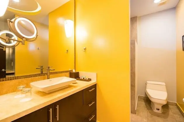 2 Bed Street/Partial Ocean View Suite