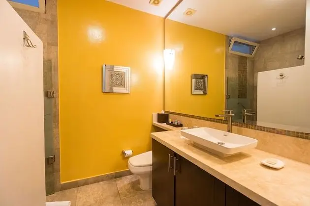 2 Bed Street/Partial Ocean View Suite