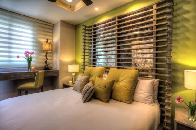 2 Bed Street/Partial Ocean View Suite