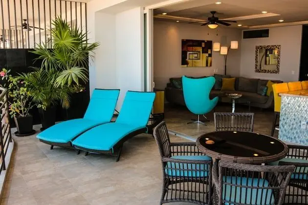 2 Bed Street/Partial Ocean View Suite