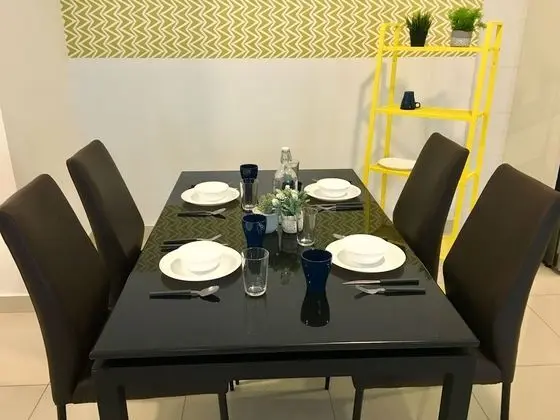 Odada yemek servisi