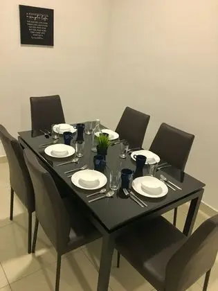 Odada yemek servisi