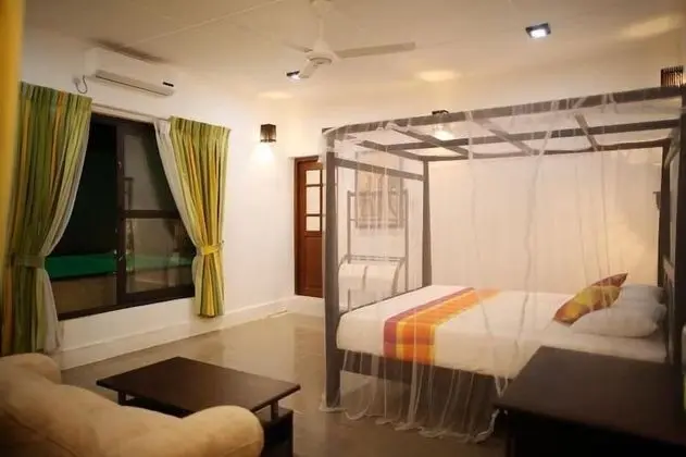 Tek Büyük Yataklı Oda, Havuz Manzaralı