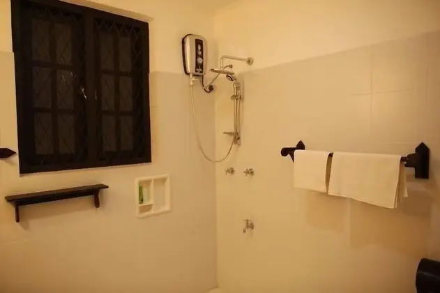 Tek Büyük Yataklı Oda, Havuz Manzaralı