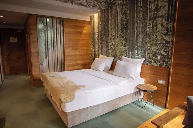 Standard Oda, 1 Büyük (Queen) Boy Yatak, Sigara İçilmez, Balkon