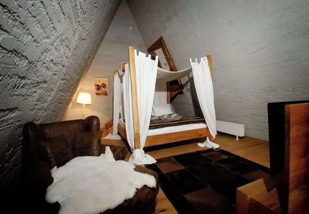 Standard Oda, Birden Çok Yatak, Sigara İçilmez, Sıcak Su Küveti (Living Room)