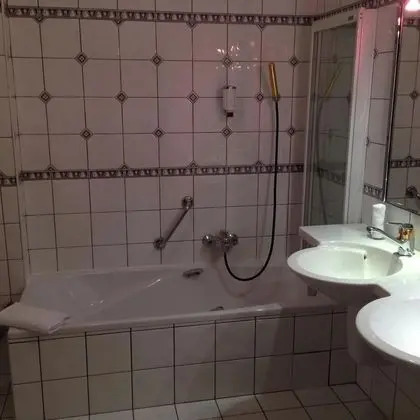 Tek Büyük Yataklı Oda, Küvet