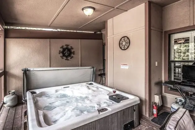 Kapalı Spa Küveti
