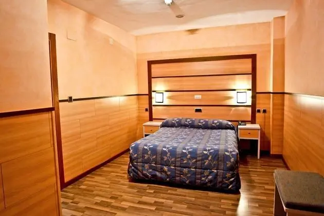 Tek Büyük Yataklı Oda, 1 Çift Kişilik Yatak