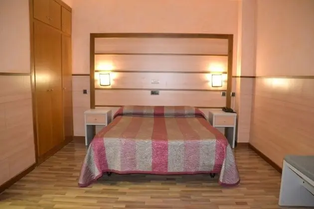 Tek Büyük Yataklı Oda, 1 Çift Kişilik Yatak