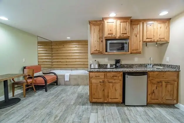 Standard Süit, 1 En Büyük (King) Boy Yatak, Sıcak Su Küveti (Non Smoking Hot Tub Suite)