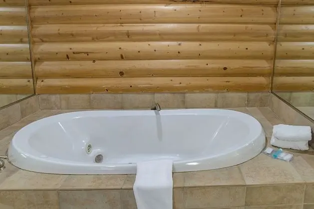 Standard Süit, 1 En Büyük (King) Boy Yatak, Sıcak Su Küveti (Non Smoking Hot Tub Suite)