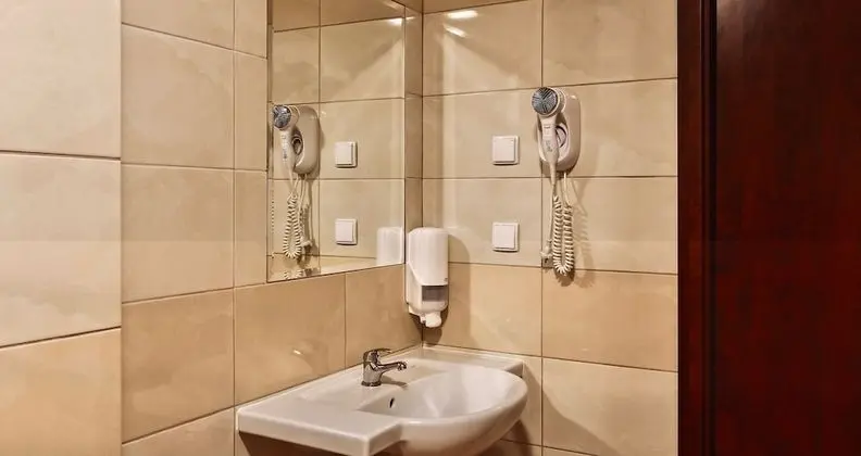 Üç Kişilik Oda
