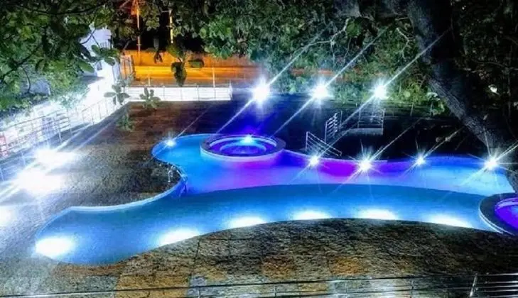 Comfort Tek Büyük veya İki Ayrı Yataklı Oda, Havuz Manzaralı