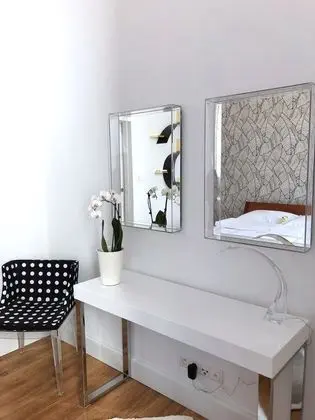 Design Apart Daire, 1 Büyük (Queen) Boy Yatak ve Çekyat, Avlu Manzaralı