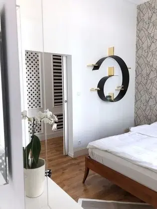 Design Apart Daire, 1 Büyük (Queen) Boy Yatak ve Çekyat, Avlu Manzaralı